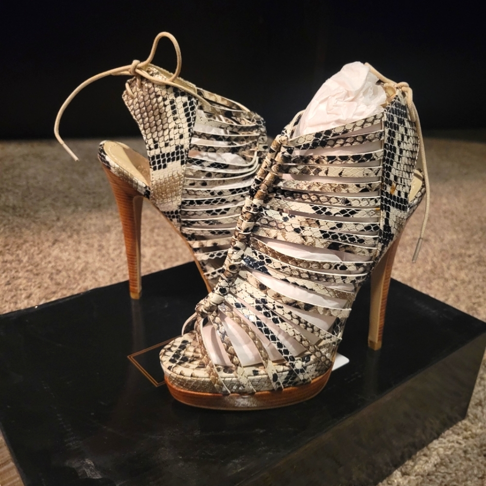 Colin Stauart Size 6 Heels